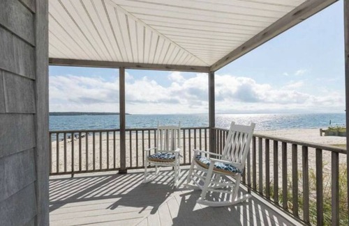 New Suffolk Cottage | Experience Oceanfront Bliss: Wake Up on the Beach