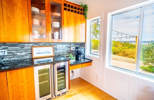Lakewind Estates House | Experience Tranquil Lakeview Bliss: Spa & Pool Retreat