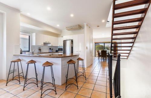 Sunshine Beach Apartment | Experience Ocean Views and Comfort at Our 4-Star Hotel