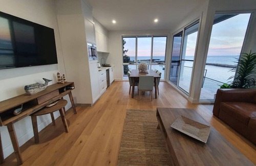 Shellharbour Condo | Wake up to the ocean at LegaSea