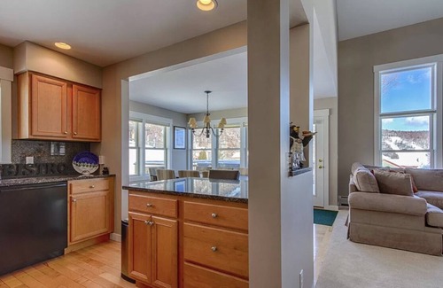 Central Vermont- Killington House | Experience Bear Mountain Views Just Steps from Scenic Trails