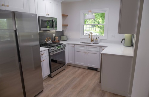 Wallkill House | Unwind at a Gorgeous Waterfront Retreat near New Paltz