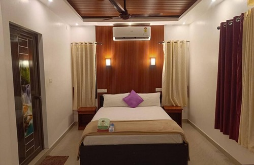 Alappuzha Bed & Breakfast | "Wake Up to Waves: Your Cozy Beachfront Escape Awaits!"