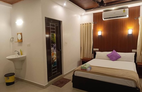 Alappuzha Bed & Breakfast | "Wake Up to Waves: Your Cozy Beachfront Escape Awaits!"