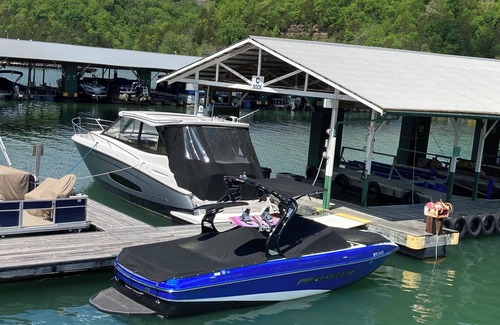 Byrdstown Boat Rental | Experience Wakeboarding Fun with Expert Guidance