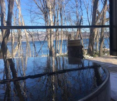 Kawayu Onsen Cabin | Discover Wakka BBB: Family-Friendly Retreat with Hot Tub