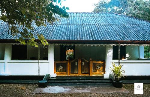 Ukuwela House | Welcoming Walawwa Guest House with Family-Friendly Amenities