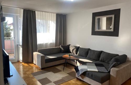 Misburg - Nord Apartment | Family-Friendly Escape at Waldblick with a 9.7/10 Rating