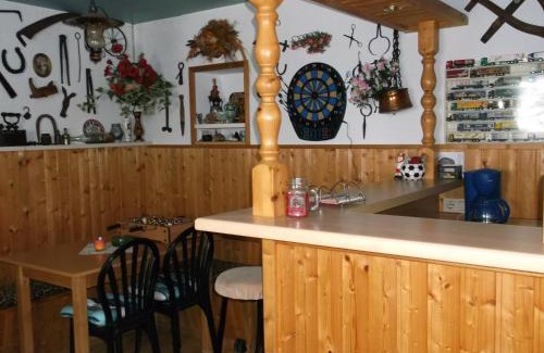 Lauscha Apartment | Discover Waldblick: Family-Friendly Retreat with Great Reviews