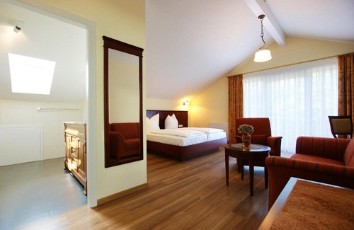 Baden-Baden Hotel | Waldcafé Hotel Restaurant: Top-Rated Retreat with Great Amenities