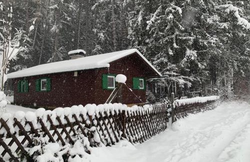 Natters Ski Chalet | Experience Waldchalet am Eichhof: 4-Star Pet-Friendly Retreat