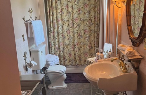 Spring Lake Bed & Breakfast | Tranquil Retreat at Walden on the Pond Hotel