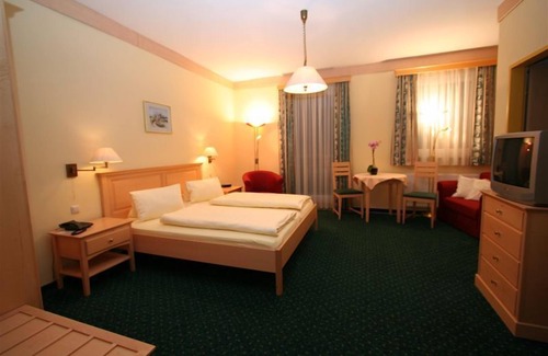 Goestling an der Ybbs Hotel | Relaxing Retreat at Waldesruh with Pool and Spa Access
