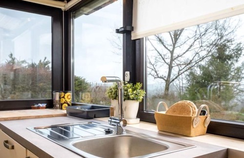 Ferienhausgebiet Hillenseifen House | Cozy Waldferienpark Gerolstein: Pet-Friendly Retreat Awaits