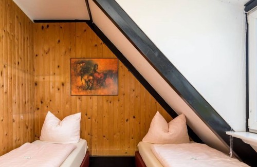 Ferienhausgebiet Hillenseifen House | Explore Waldferienpark Gerolstein: Family-Friendly Retreat