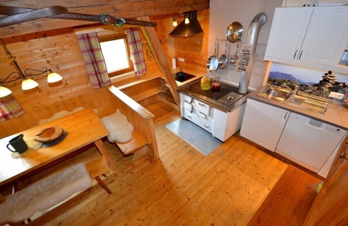 Emberg Cabin | Waldhütte - Ski In/Ski Out with Ocean View & Family Amenities