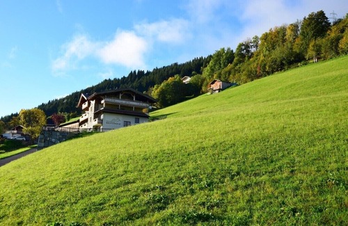 Emberg Cabin | Waldhütte - Ski In/Ski Out with Ocean View & Family Amenities