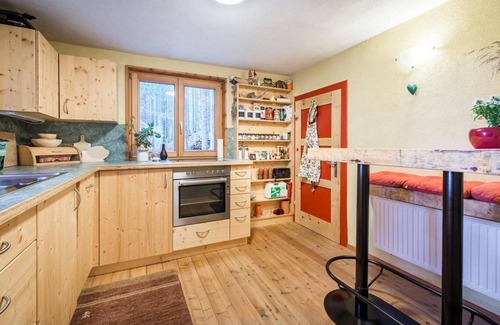 Pill Apartment | Cozy Waldhütte: Your Family-Friendly Chalet Retreat