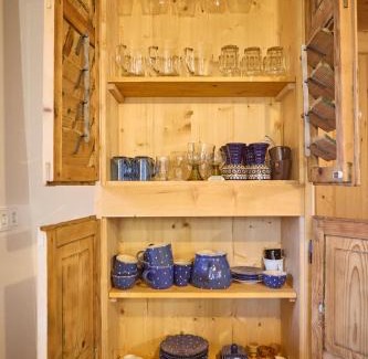 Bad Goisern Apartment | Pet-Friendly Logis2324: Oceanfront Escape with Breakfast