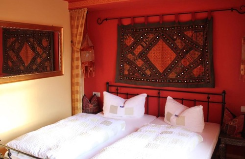 Thumirnicht Hotel | Budget-Friendly Waldhaus Colditz Garni with Breakfast Included