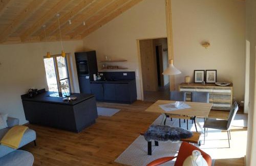 Miltach Ski Chalet | Waldheimat: 5-Star Retreat with Hot Tub & Kid-Friendly Fun