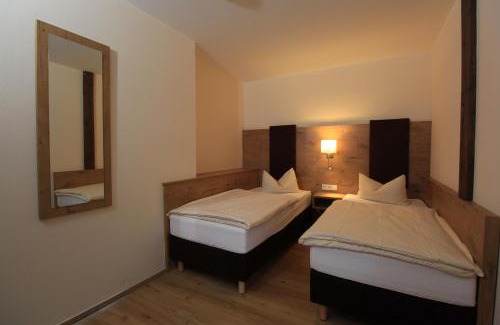 Wasserliesch Hotel | Cozy Waldhotel Albachmühle with Oceanfront Dining