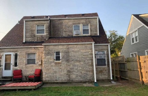 South Kansas City House | Escape to Waldo Get Away at LJ's: Spa & Family Fun