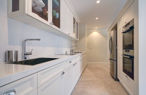 Jerusalem City Centre Apartment | Experience the Waldorf Astoria King Suite with Balcony