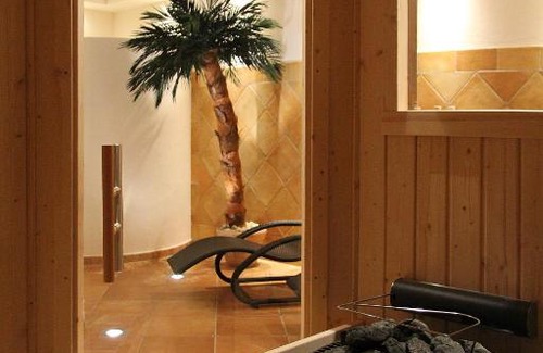 Klieken Hotel | Discover Waldschlößchen: Cozy Retreat with Hot Tub & Dining
