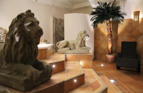Klieken Hotel | Discover Waldschlößchen: Cozy Retreat with Hot Tub & Dining