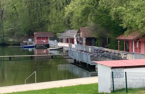 Wemding Apartment | Waldseechalet Julius - Family-Friendly Retreat in Wemding