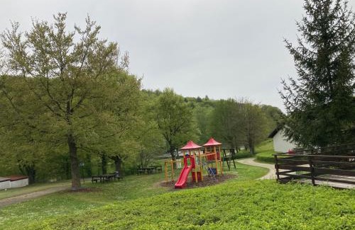 Wemding Apartment | Waldseechalet Julius - Family-Friendly Retreat in Wemding
