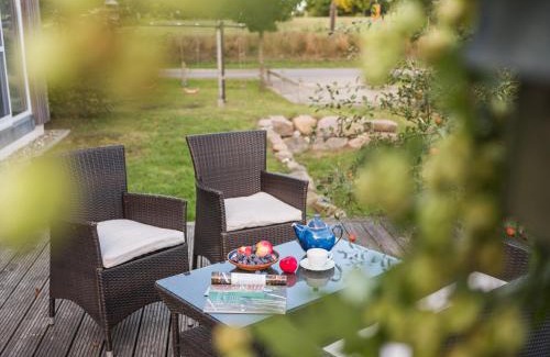 Kroepelin Apartment | Experience Waldsiedlung No2: Family-Friendly Retreat