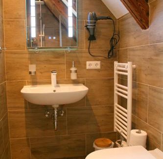 Immenstaad am Bodensee Hotel | Relaxing Waldvogel Ferienzimmer with Child-Friendly Amenities
