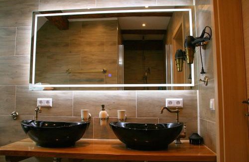 Immenstaad am Bodensee Hotel | Relaxing Waldvogel Ferienzimmer with Child-Friendly Amenities