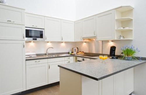 Unterterzen Apartment | Walensee Apartment 80: Oceanfront Oasis with Hot Tub