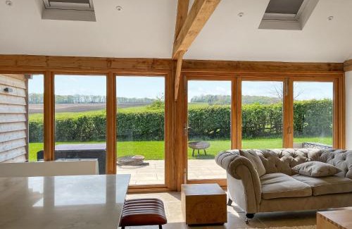 Kingstone House | Top-Rated Walford Lodge with Hot Tub & Kid-Friendly Amenities