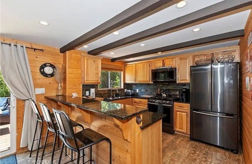 Lake Arrowhead Hotel | Walk to Village, Relax on Deck with Pool & Family-Friendly Perks