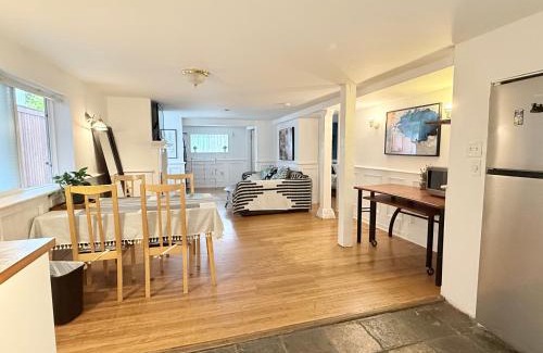 Kitsilano House | Ideal Location in Kitsilano: Walk to Beach & Relaxing Hot Tub