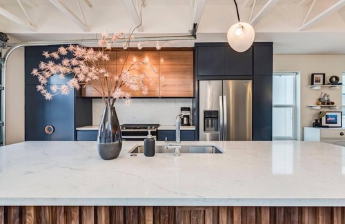 Waller Creek District House | Modern Downtown Retreat with Pool & Spa - Guest Rated 9.8
