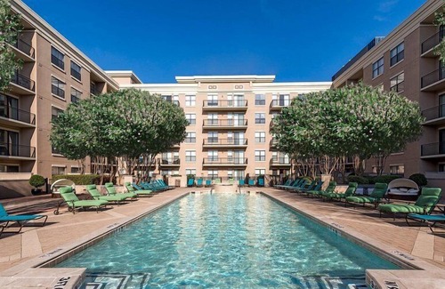 Cityplace Apartment | Walk Everywhere! 1BR Uptown Corner Unit | Gym+Pool