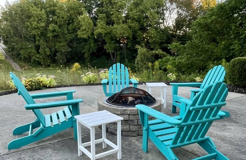 South Haven Condo | WALK EVERYWHERE Bikes included Upscale loft 2:00 PM check-in