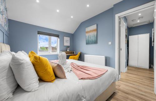 Bedford Apartment | Walk from station , Comfy King Size , ideal work stays