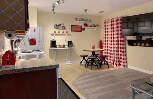 Table Rock Condo | Delightful Coca Cola-Themed King Room with Free Wi-Fi