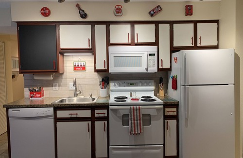 Table Rock Condo | Delightful Coca Cola-Themed King Room with Free Wi-Fi
