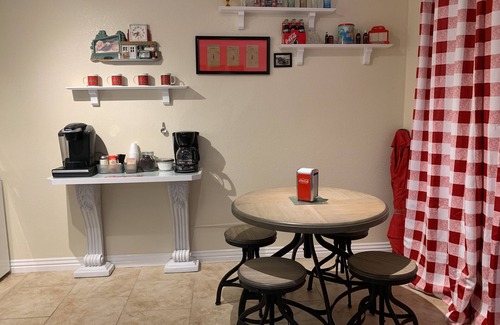 Table Rock Condo | Delightful Coca Cola-Themed King Room with Free Wi-Fi