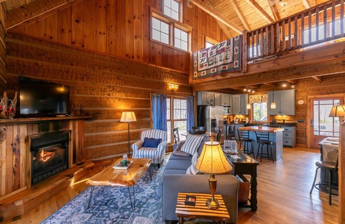 Boone Cabin | Discover Walk in the Clouds: Rustic Cabin with Hot Tub