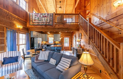 Boone Cabin | Discover Walk in the Clouds: Rustic Cabin with Hot Tub