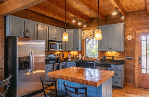 Boone Cabin | Discover Walk in the Clouds: Rustic Cabin with Hot Tub