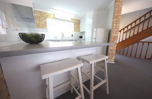 South West Rocks Apartment | Beachside Escape: Family-Friendly Hotel with Pool & Amenities